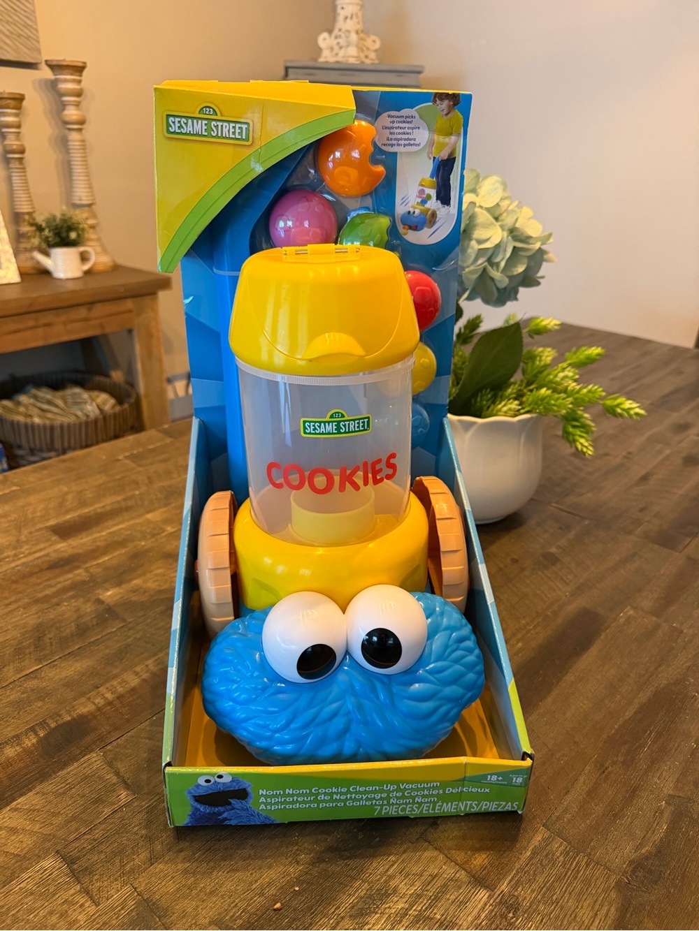 *NEW* Sesame Street Cookie Monster Nom Nom Cookie Clean-Up Vacuum
